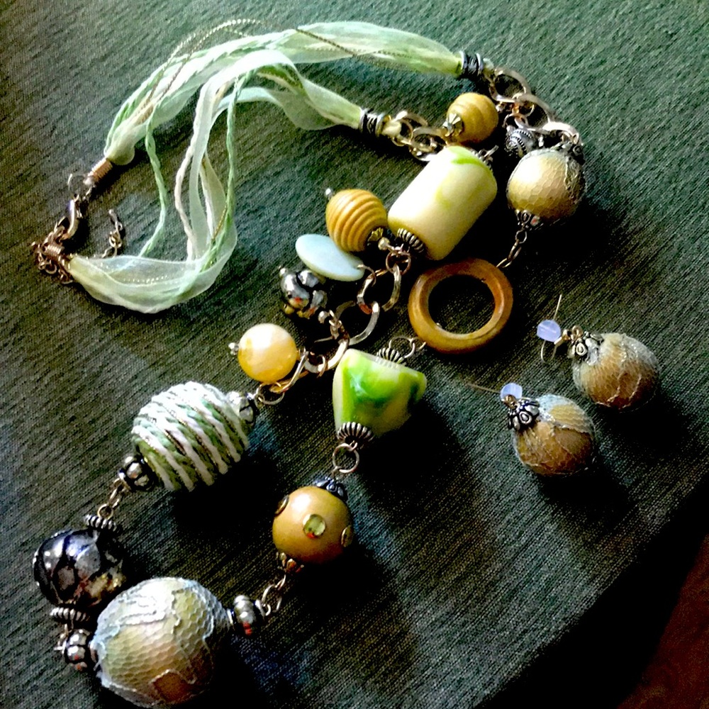 Necklace and earrings. Beautiful! Like new.